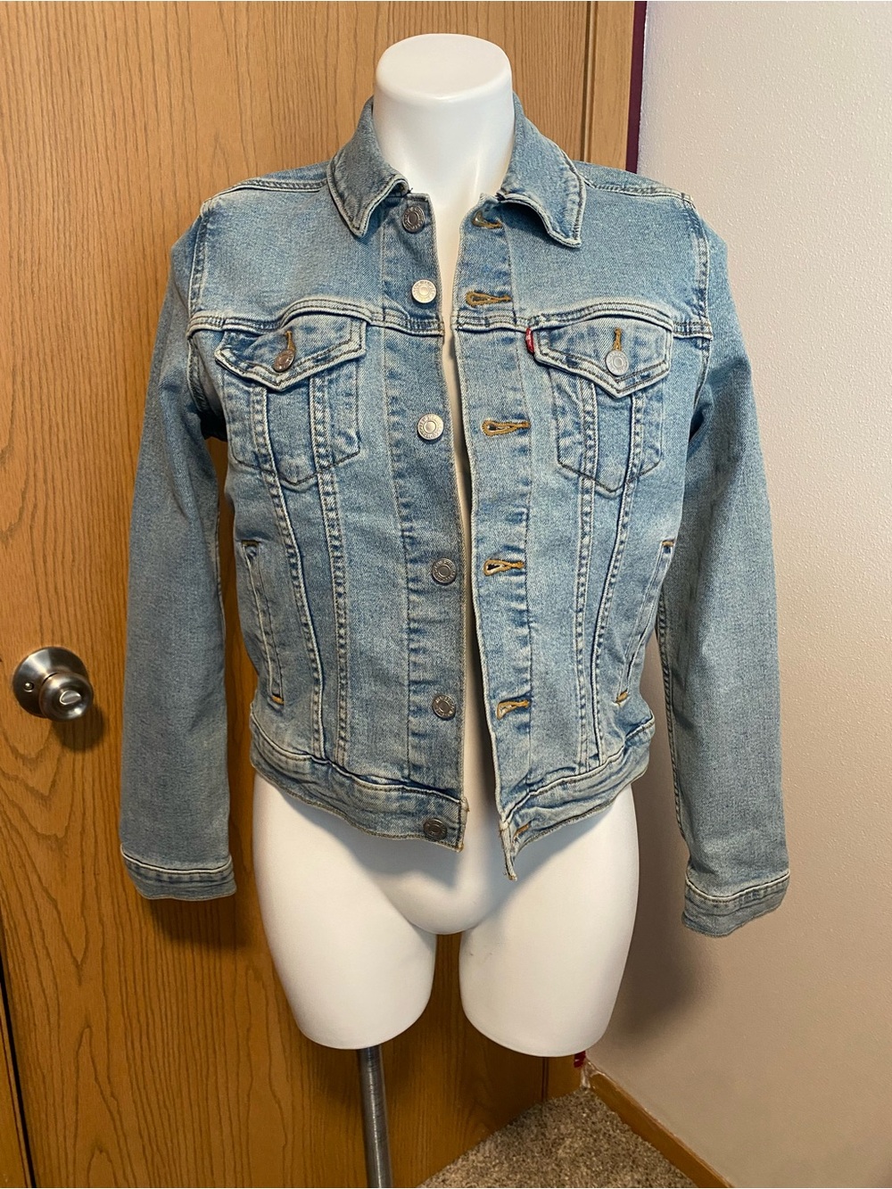 Levi's Light Blue Denim Jean Jacket - Classic Women’s Trucker